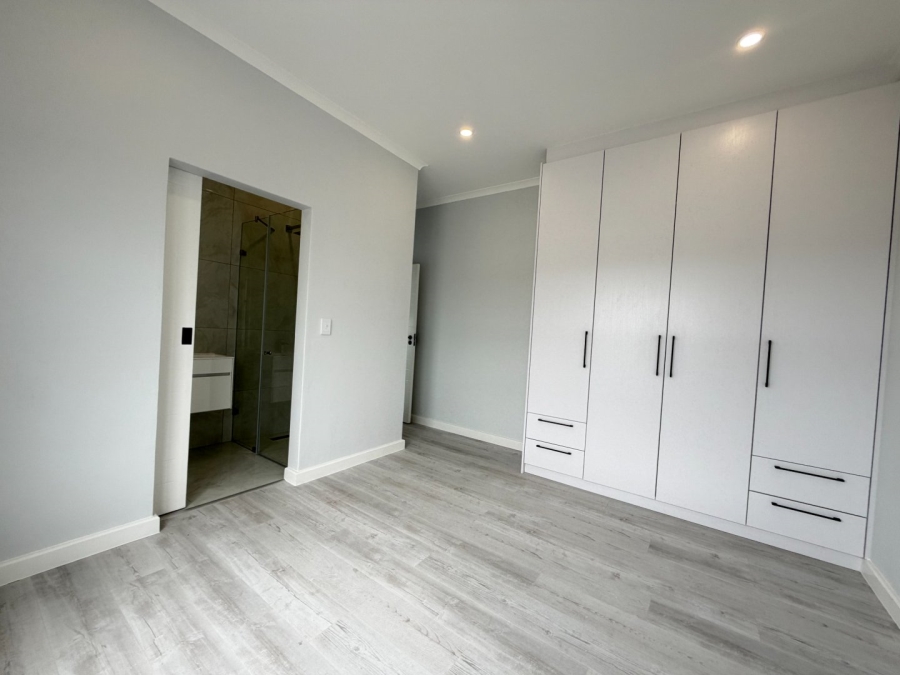 5 Bedroom Property for Sale in Sandown Western Cape